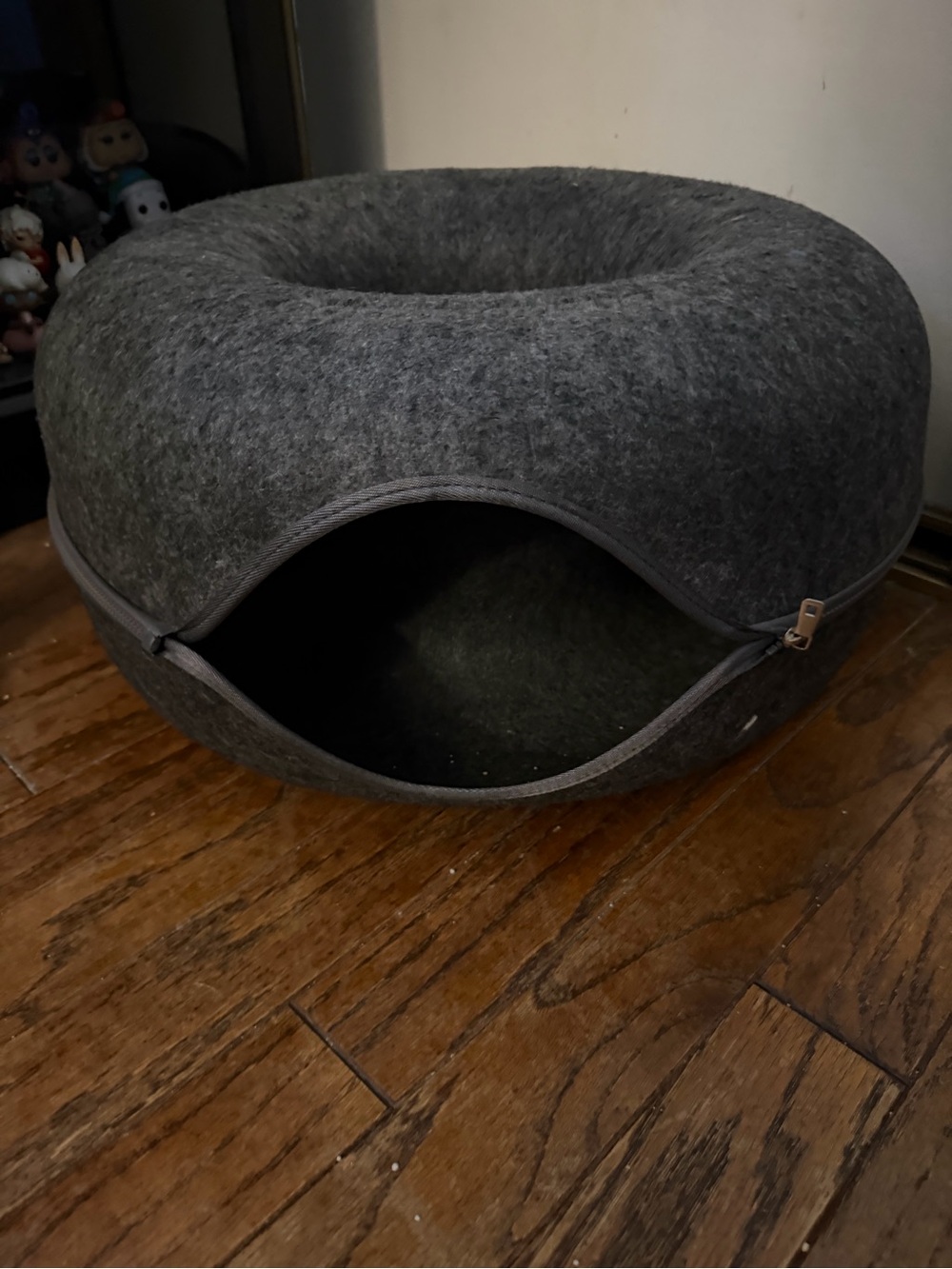 Cattasaurus size large cat bed and tunnel - Picture 2 of 2